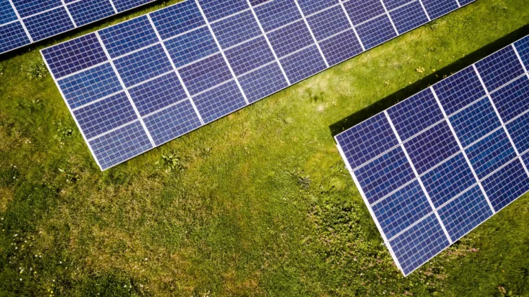 Fotowoltaika jako świadomy sposób budowania lepszego otoczenia do życia dla kolejnych pokoleń